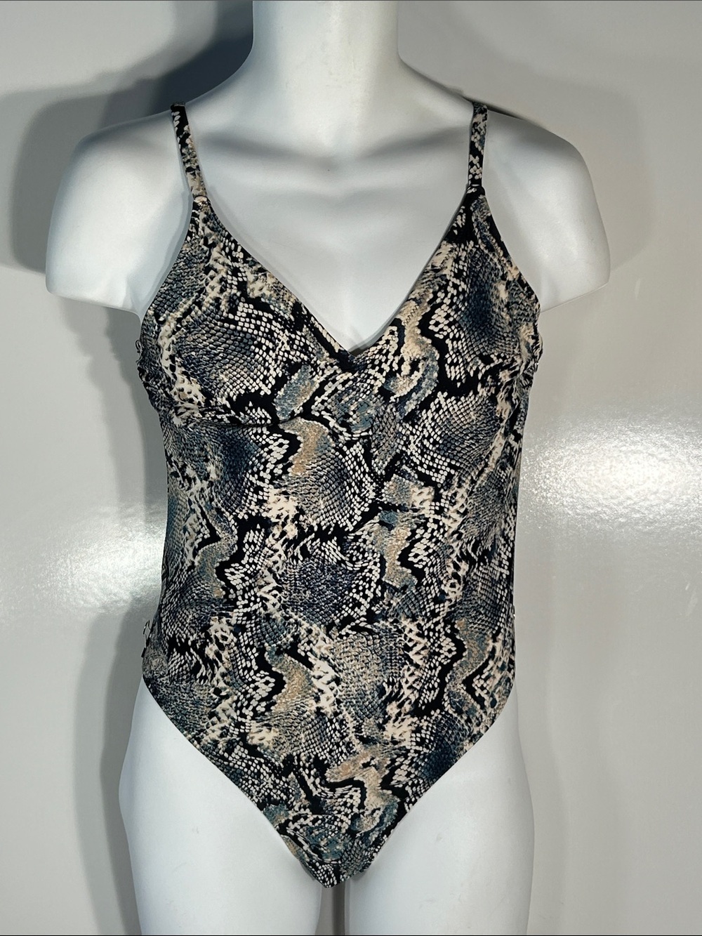 Shade N Shore SZ L Snakeskin 1-Piece Figure Flattering Swimsuit Beach Vacation